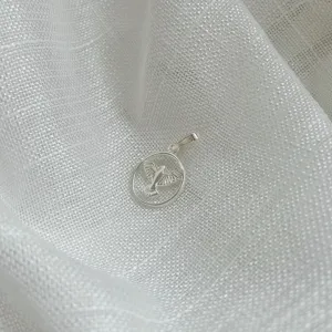 PINGENTE CÍRCULO COM ESPÍRITO SANTO. EM PRATA 925.