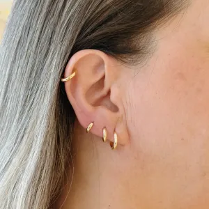 TRIO ARGOLA LISO FINO. TAMANHO P/M/G. BANHADO A OURO 18K.
