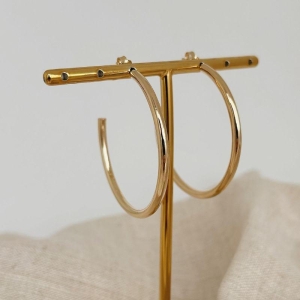 BRINCO ARGOLA TUBO FINA 4CM. BANHADA A OURO 18K.