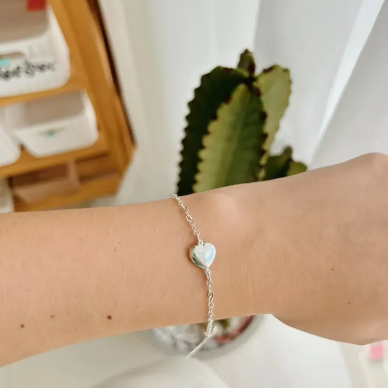 PULSEIRA COM CORAÇÃO. 19 CM DE COMPRIMENTO. EM PRATA 925.