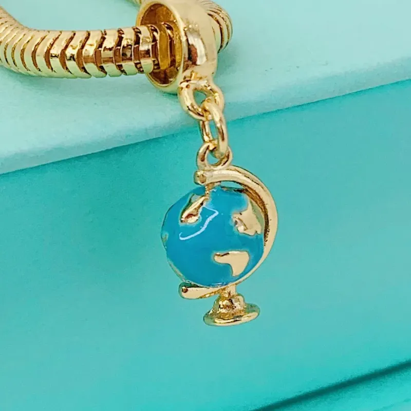 BERLOQUE GLOBO. BANHADO A OURO 18K.