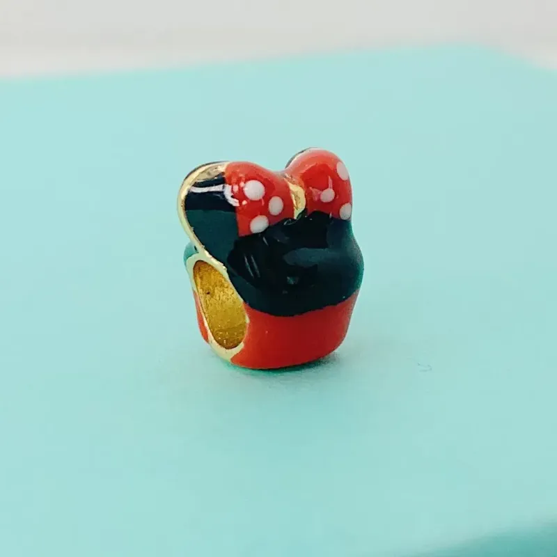 BERLOQUE MINNIE. BANHADO A OURO 18K.