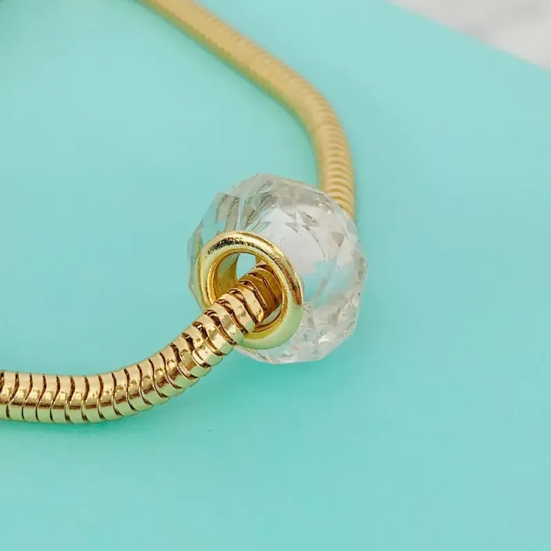 BERLOQUE SEPARADOR CRISTAL SEXTAVADO. BANHADO A OURO 18K.