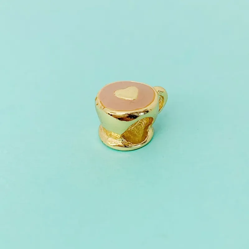 BERLOQUE XÍCARA. BANHADO A OURO 18K.