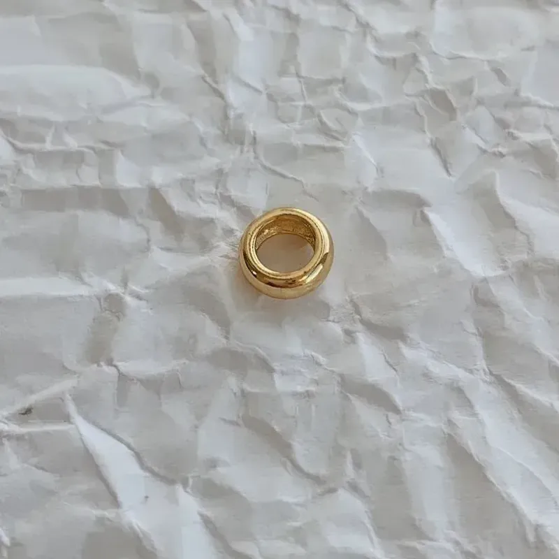 BERLOQUE SEPARADOR CÍRCULO LISO. BANHADO A OURO 18K.