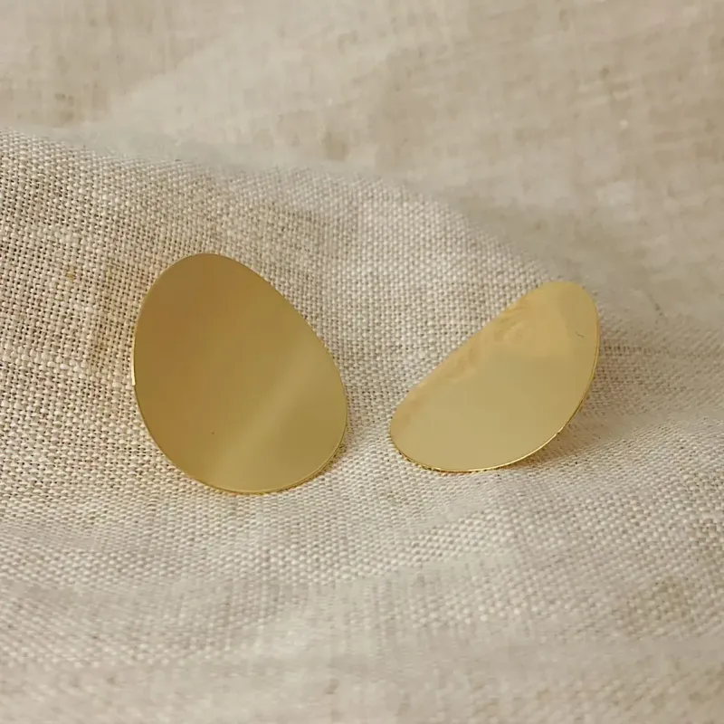 BRINCO CÍRCULO CHAPA LISO. BANHADO A OURO 18K.