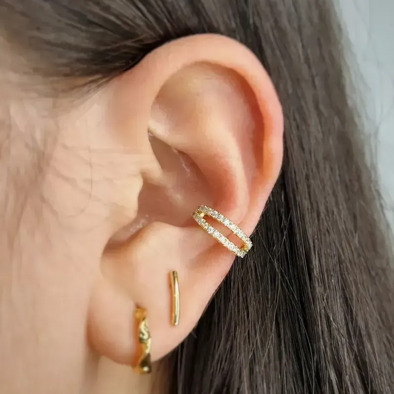 PIERCING DUPLO CRAVEJADO. BANHADO A OURO 18K.
