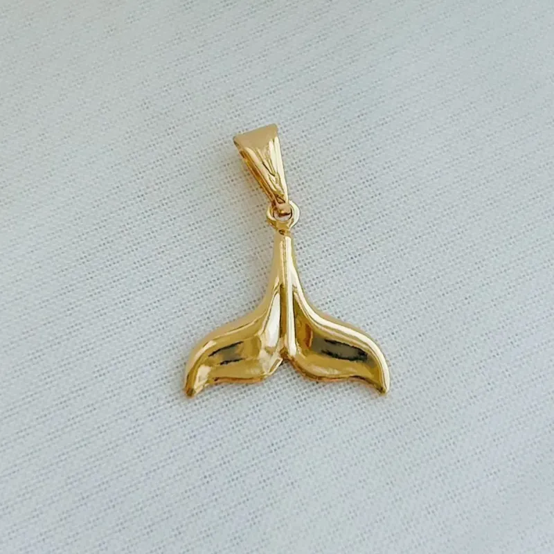 PINGENTE CAUDA DE SEREIA. BANHADO A OURO 18K.