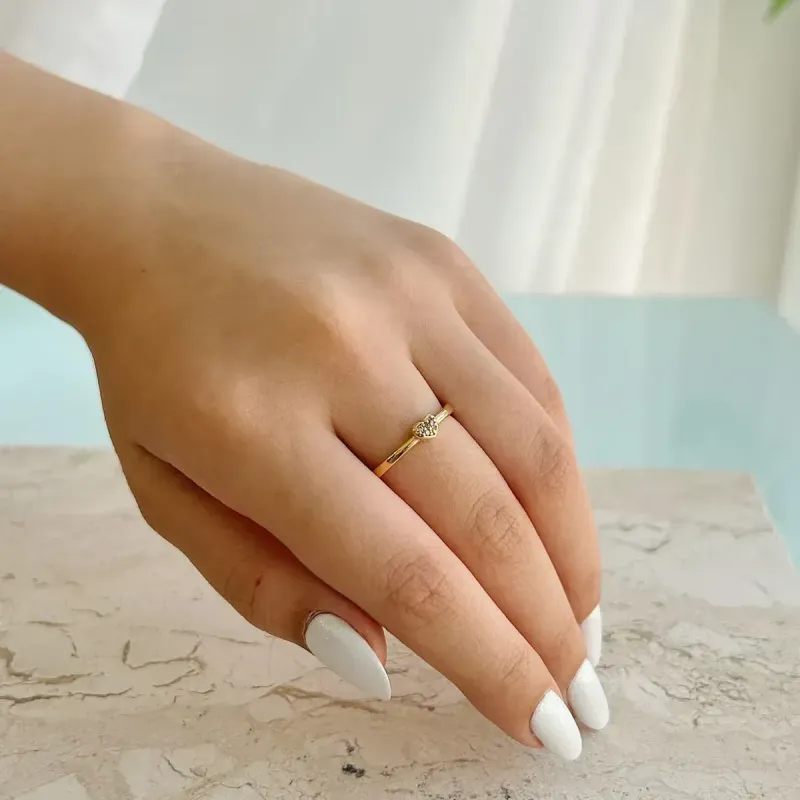 ANEL COM CORAÇÃO 5MM CRAVEJADO. BANHADO OURO 18K.