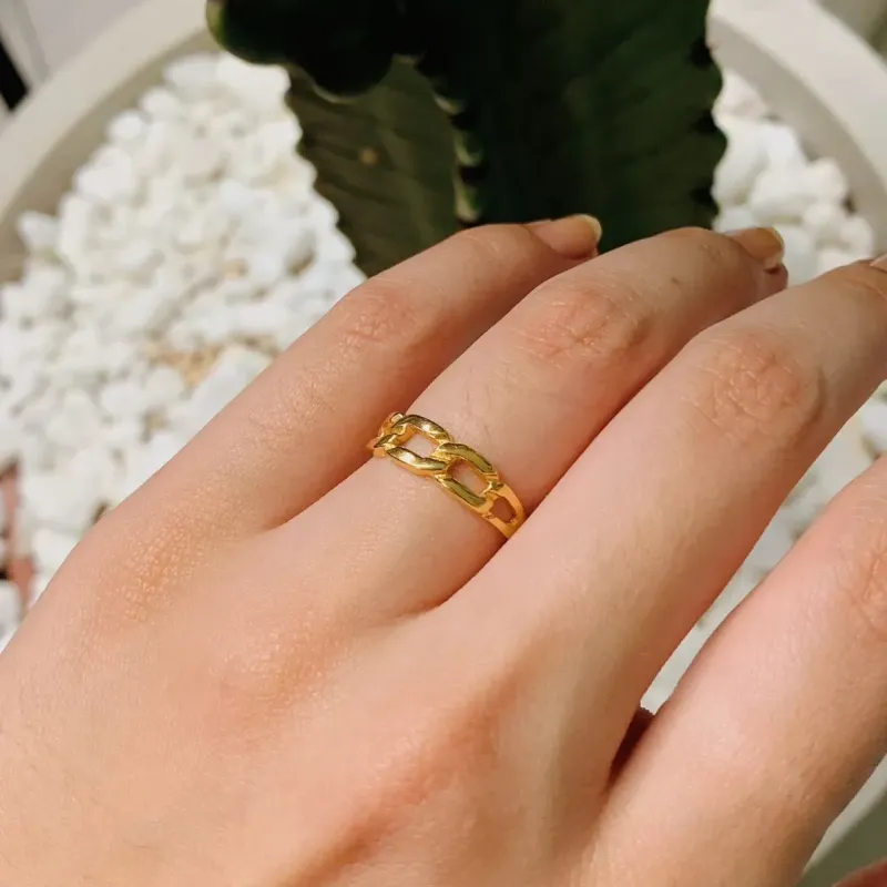 ANEL MEIA ALIANÇA ELOS. BANHADO A OURO 18K.