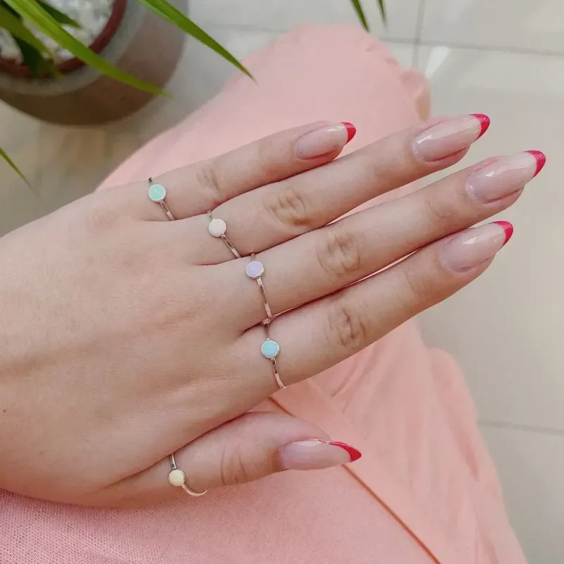 ANEL COM RESINA VERDE PASTEL/CANDY COLOR. EM PRATA 925.