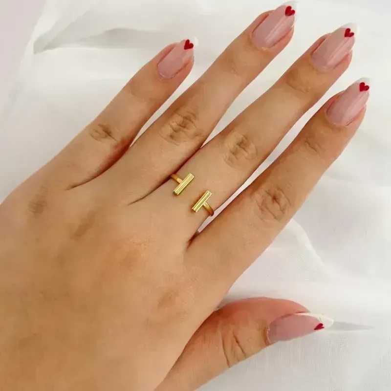 ANEL MINIMALISTA REGULÁVEL. BANHADO A OURO 18K.
