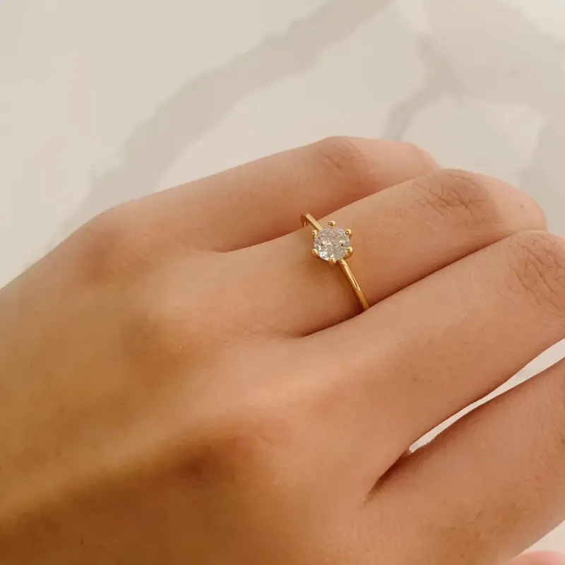 ANEL SOLITÁRIO BAIXO 5MM. BANHADO A OURO 18K.