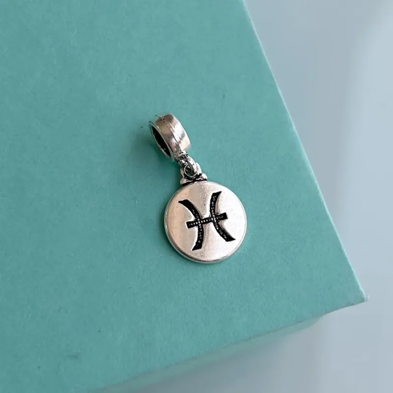 BERLOQUE SIGNO PEIXES. EM PRATA 925.