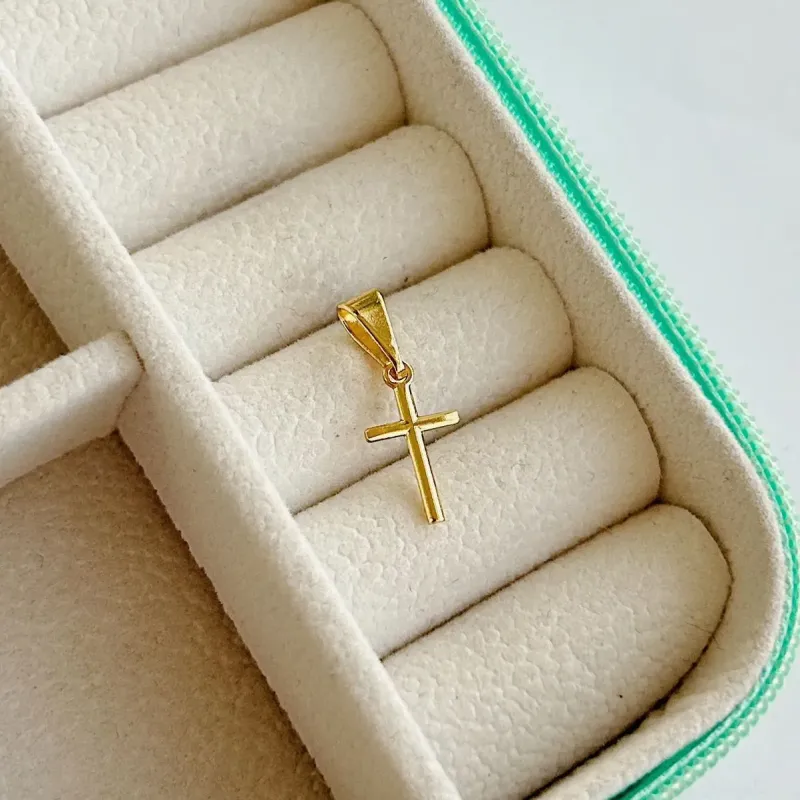 PINGENTE DE CRUZ PALITO. BANHADO A OURO 18K.