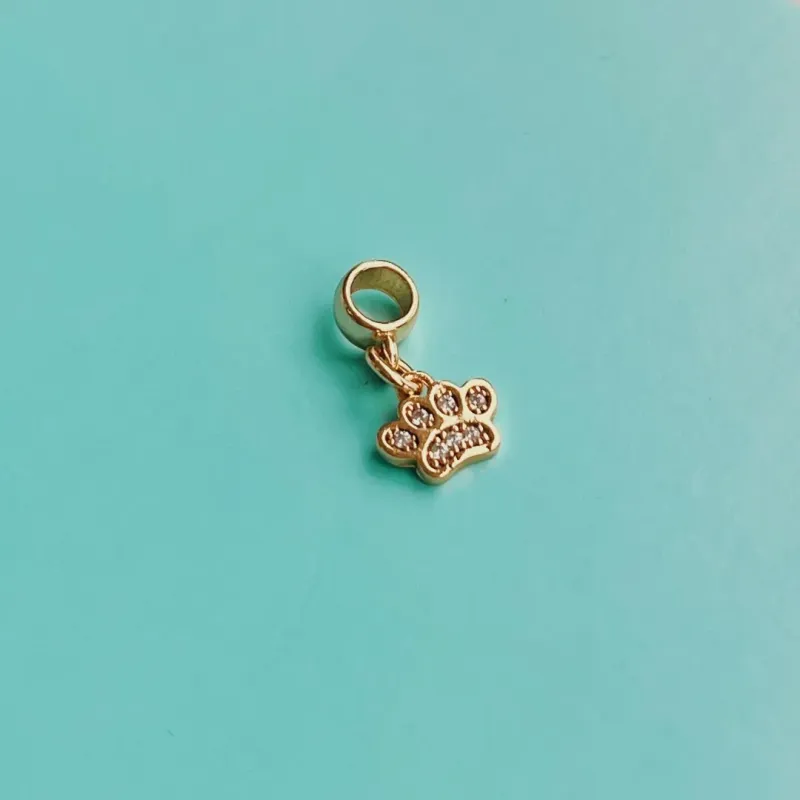 BERLOQUE PATINHA CRAVEJADA. BANHADO A OURO 18K.