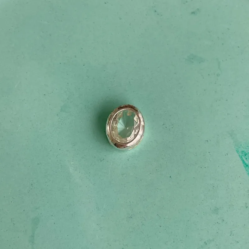 PINGENTE PONTO DE LUZ OVAL. 1CM DE ALTURA. EM PRATA 925