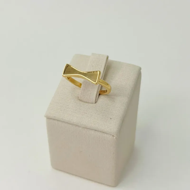 ANEL LAÇO MINIMALISTA LISO. BANHADO A OURO 18K.