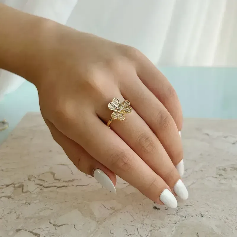 ANEL TREVO DE 3 FOLHAS CRAVEJADO.BANHADO A OURO 18K.