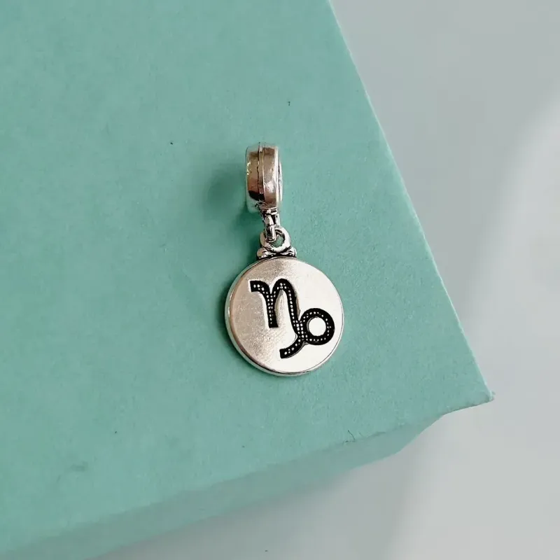 BERLOQUE SIGNO CAPRICÓRNIO. EM PRATA 925.
