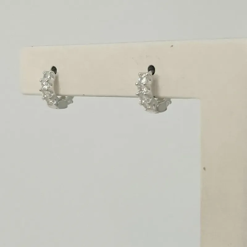 BRINCO ARGOLA ZIRCÔNIAS QUADRADAS. TAMANHO P. EM PRATA 925.