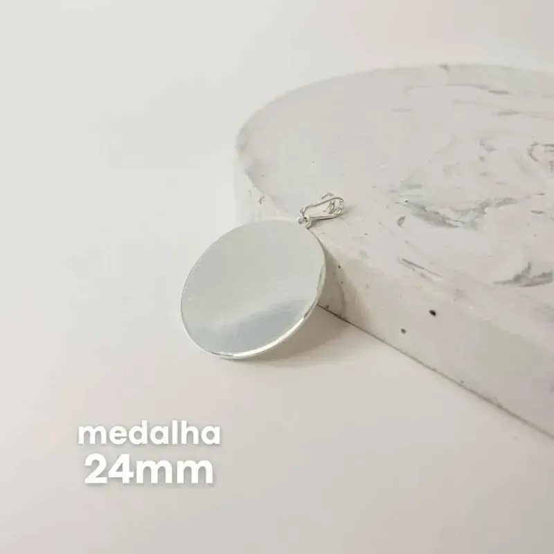 PINGENTE PERSONALIZADO MEDALHA 24MM PRATEADO. BANHADO A  PRATA.