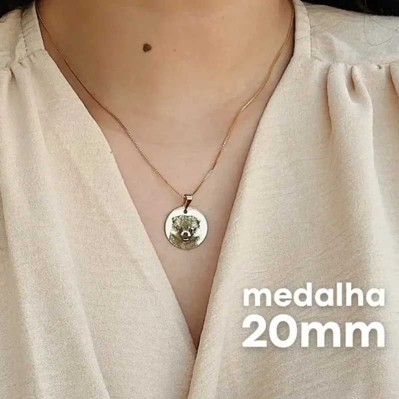 COLAR MEDALHA PERSONALIZADO 20MM. 45CM DE COMPRIMENTO E 5CM DE REGULAGEM. BANHADO A OURO 18K.