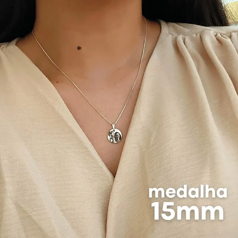COLAR PERSONALIZADO MEDALHA 15MM PRATEADO. 45CM DE COMPRIMENTO E 5CM DE REGULAGEM.BANHADO A PRATA