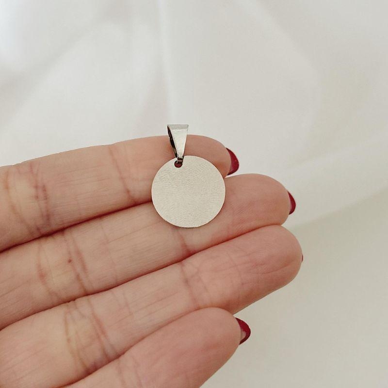 PINGENTE PERSONALIZADO MEDALHA 15MM EM AÇO INOX.