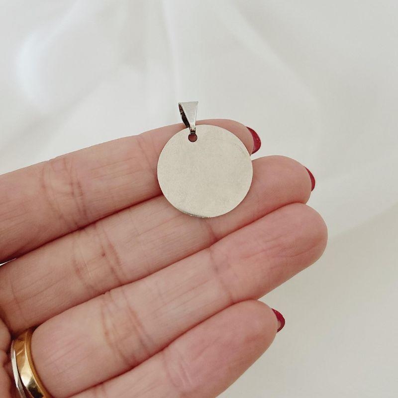 PINGENTE PERSONALIZADO MEDALHA 20MM EM AÇO INOX.