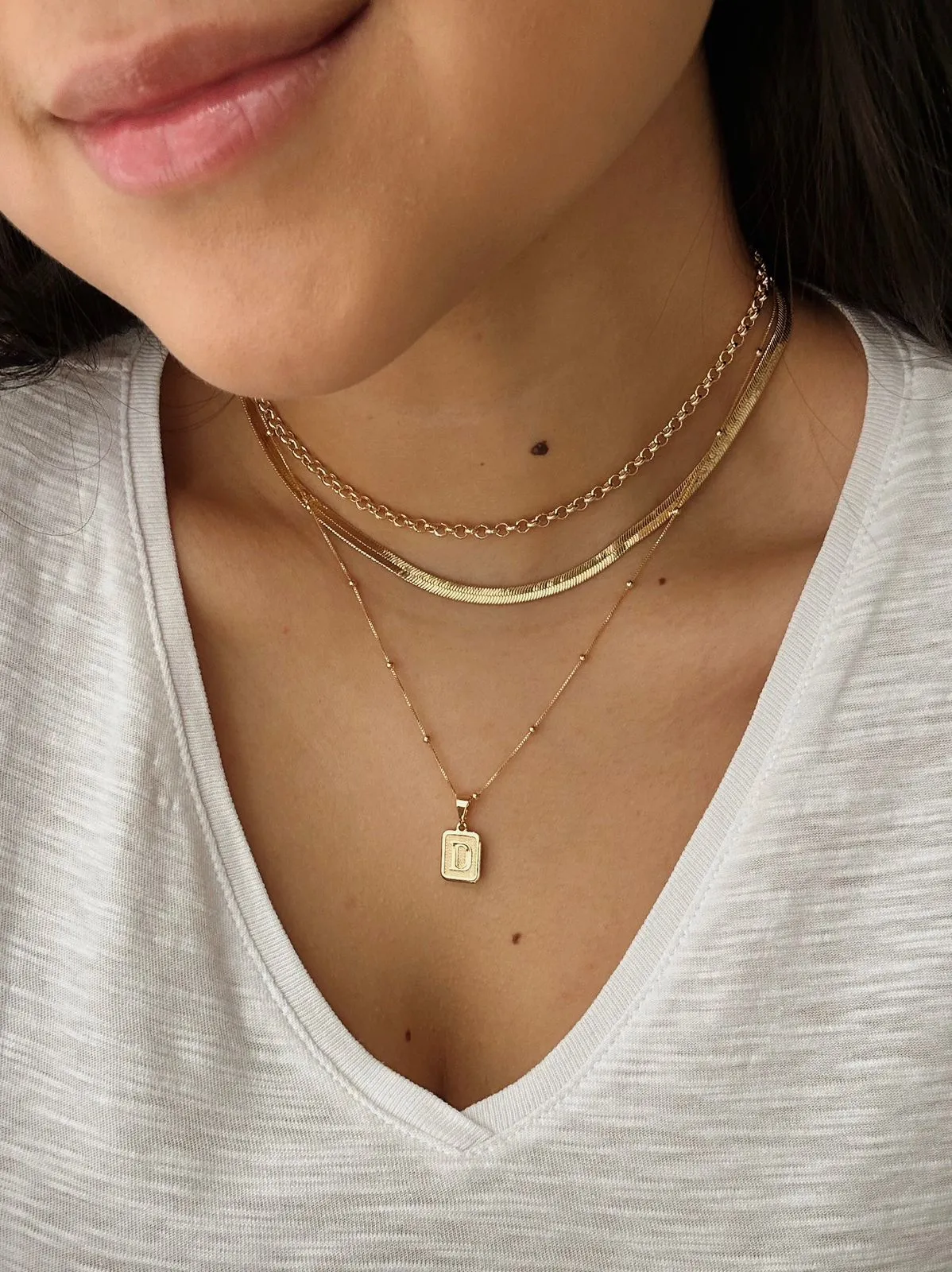 COLAR BOLINHAS. 45CM DE COMPRIMENTO. BANHADO A OURO 18K.