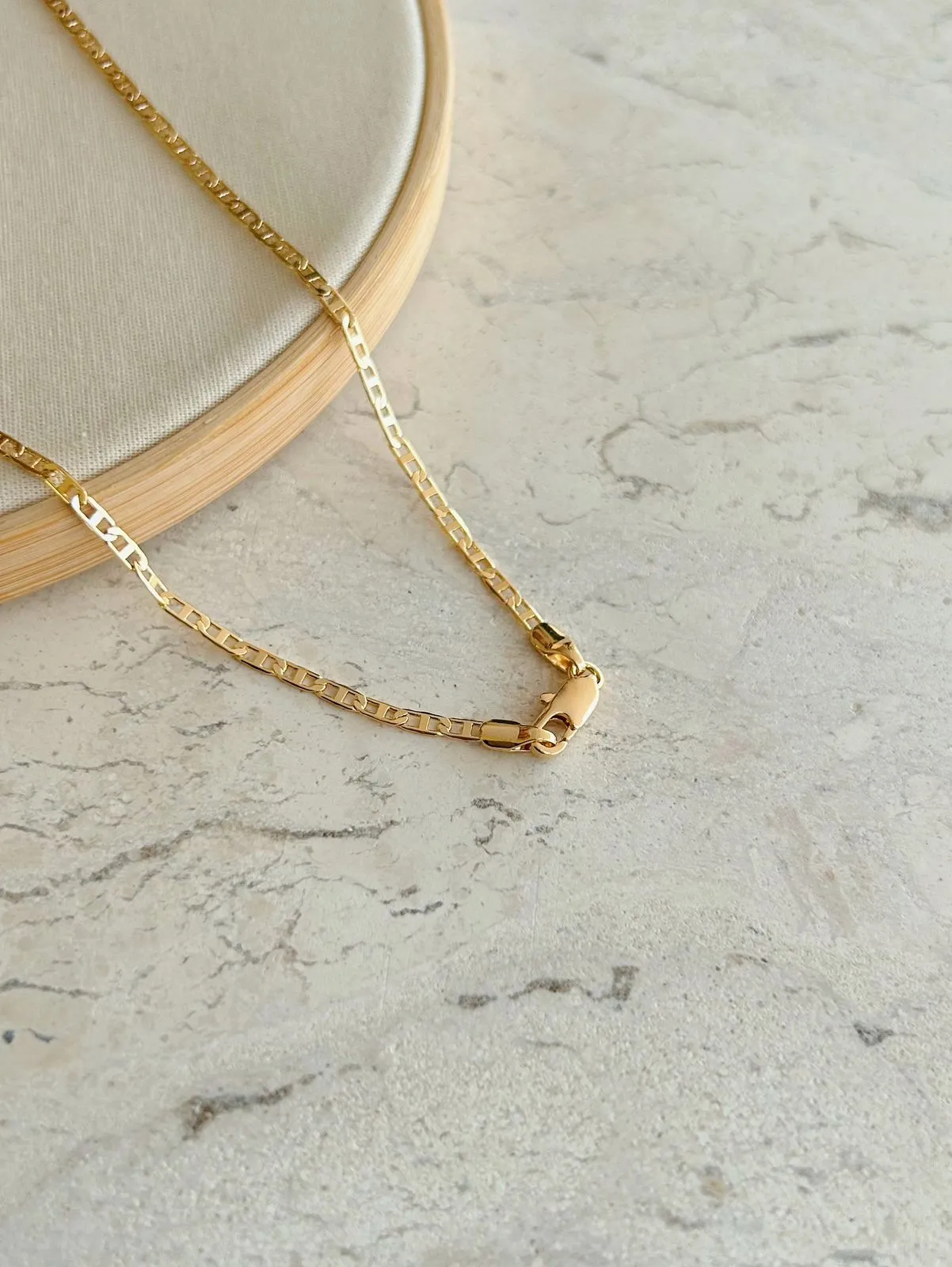 COLAR LACRE. 70CM DE COMPRIMENTO. BANHADO A OURO 18K.