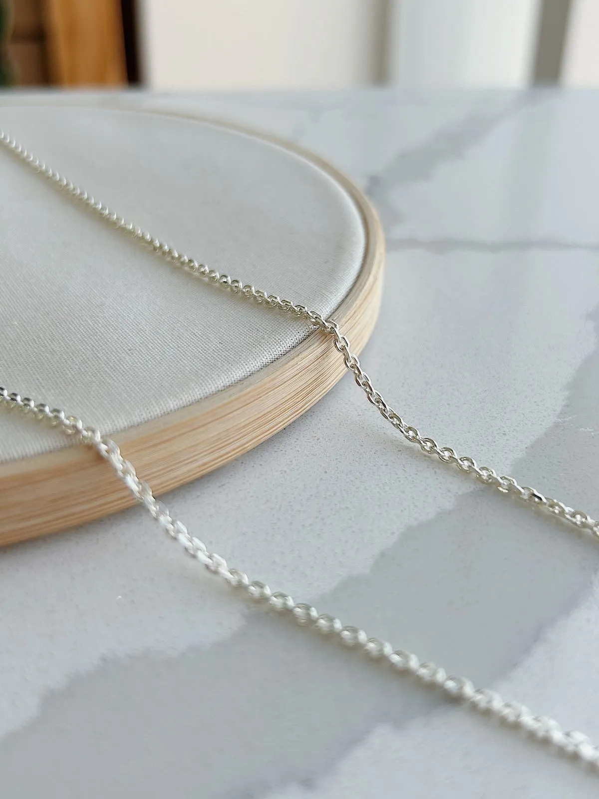 COLAR MINI CARTIER EM PRATA 925. 70CM DE CPOMPRIMENTO.