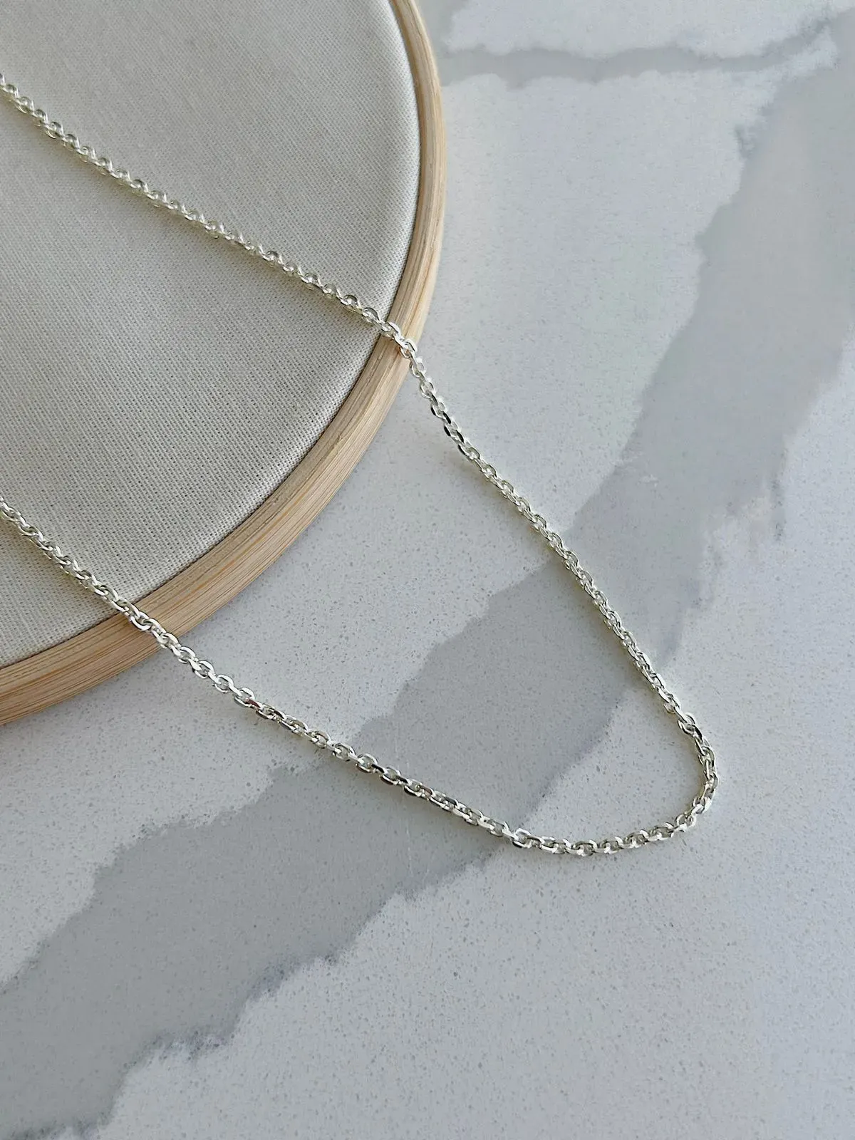 COLAR MINI CARTIER EM PRATA 925. 70CM DE CPOMPRIMENTO.