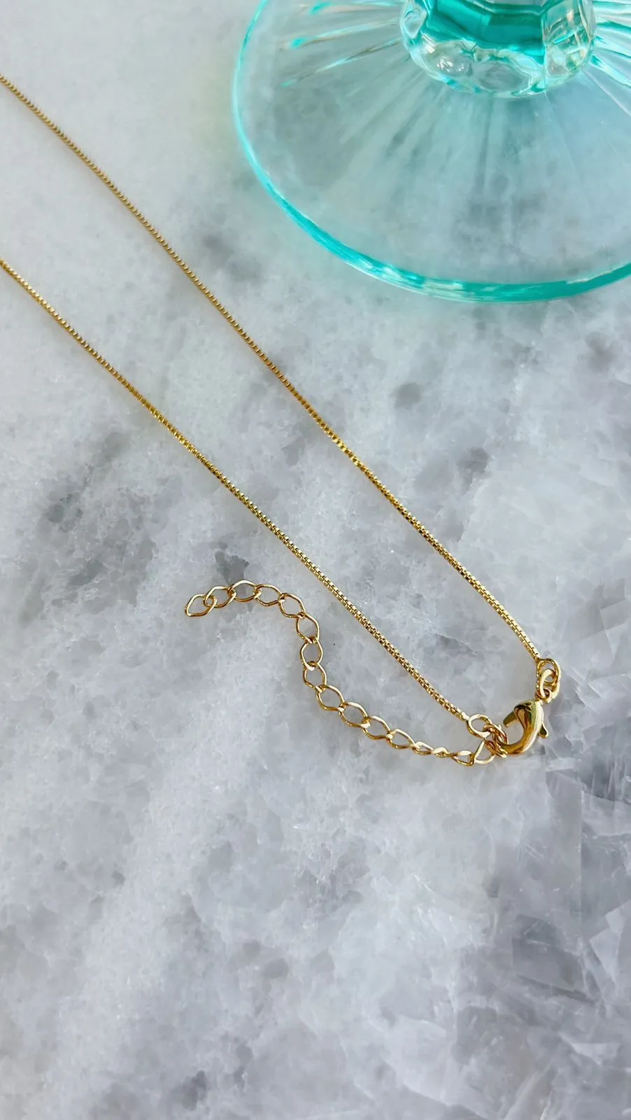 COLAR VENEZIANA GROSSA. 45CM DE COMPRIMENTO E EXTENSOR DE 5CM. BANHADO A OURO 18K.