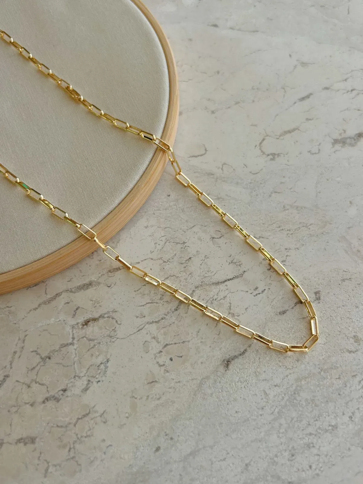 COLAR ELOS CARTIER. 70CM  DE COMPRIMENTO. BANHADO A OURO 18K.