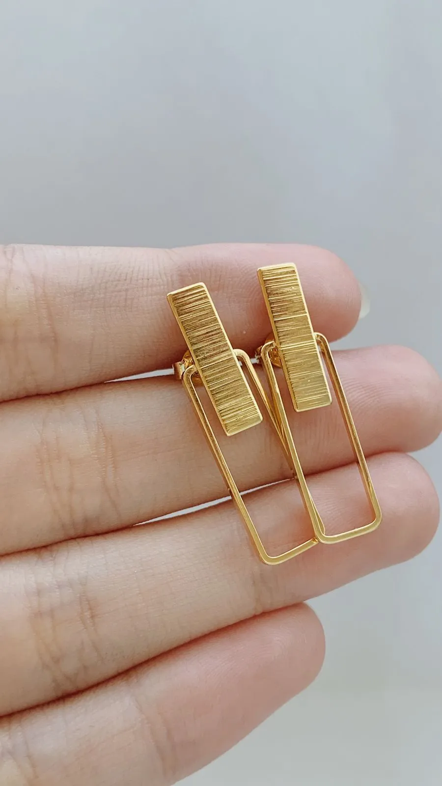 BRINCO 2 RETÂNGULOS. BANHADO A OURO 18K.