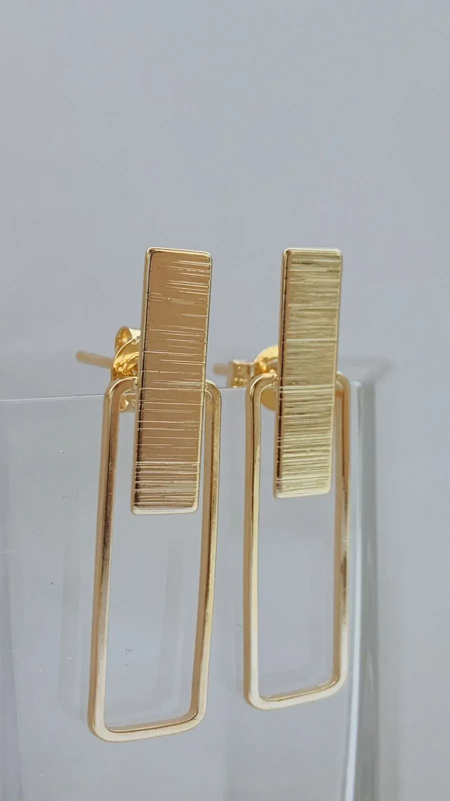 BRINCO 2 RETÂNGULOS. BANHADO A OURO 18K.