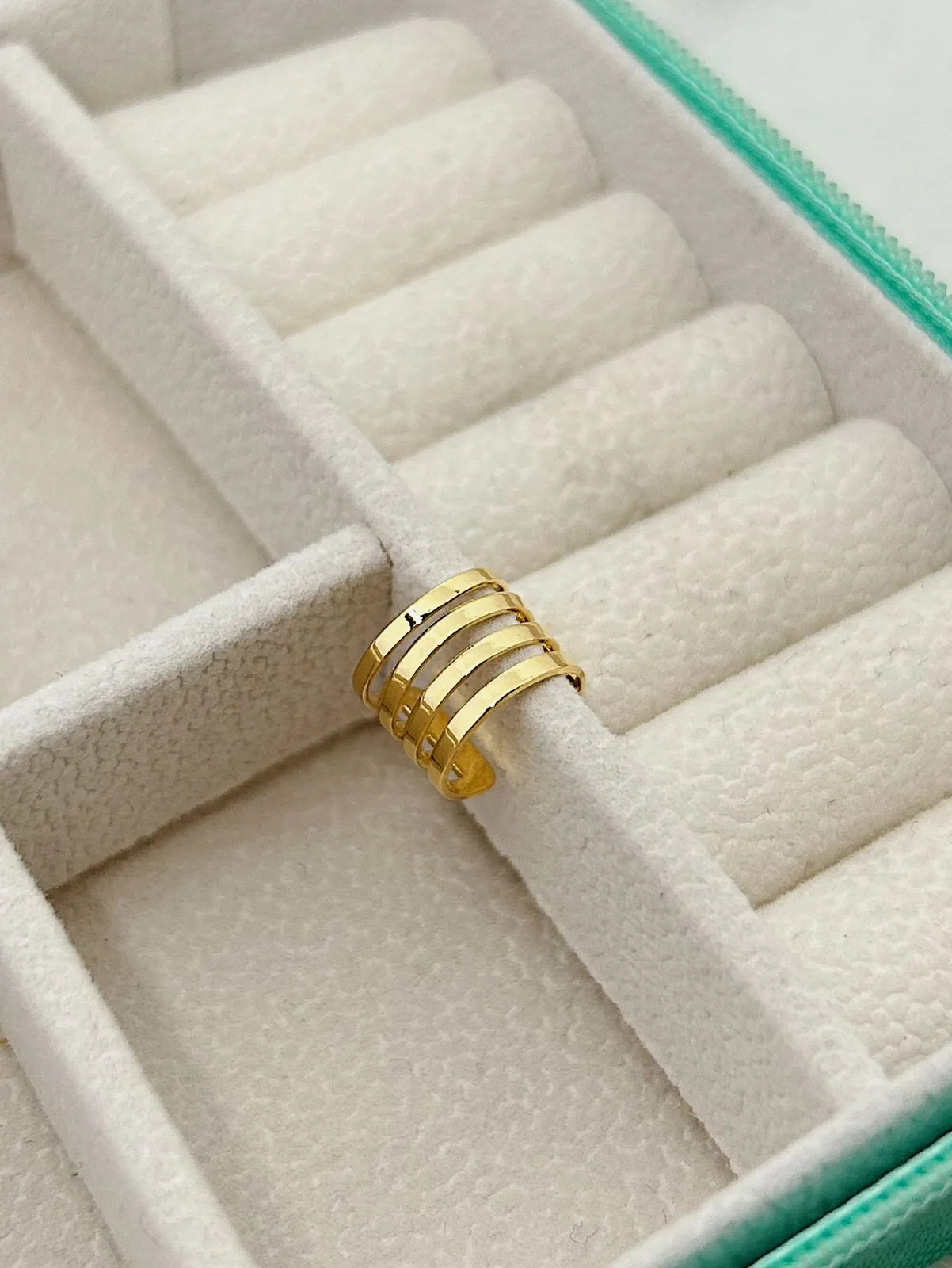 PIERCING 4 FIOS. BANHADO A OURO 18K.