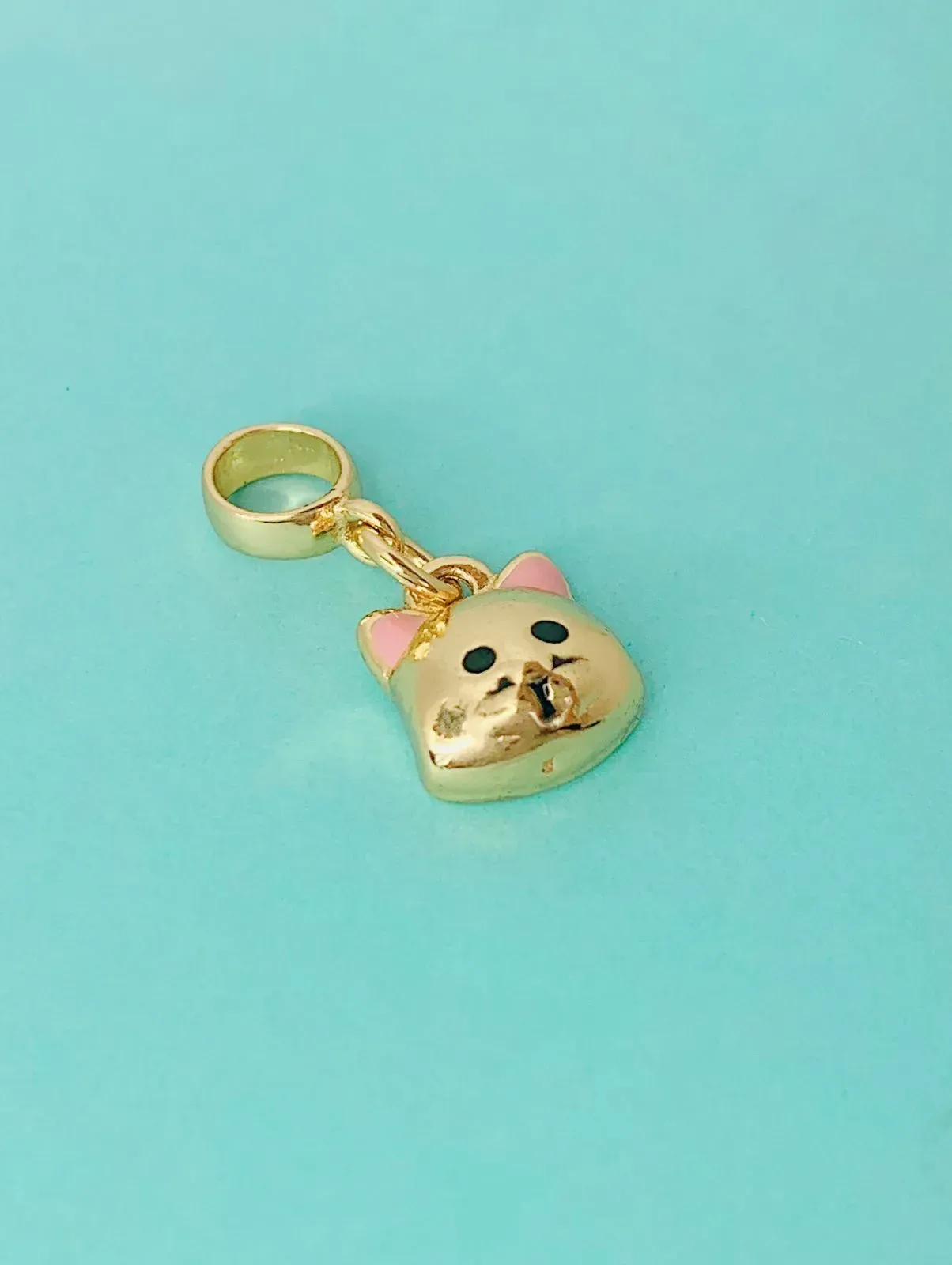 BERLOQUE GATINHO. BANHADO A OURO 18K.