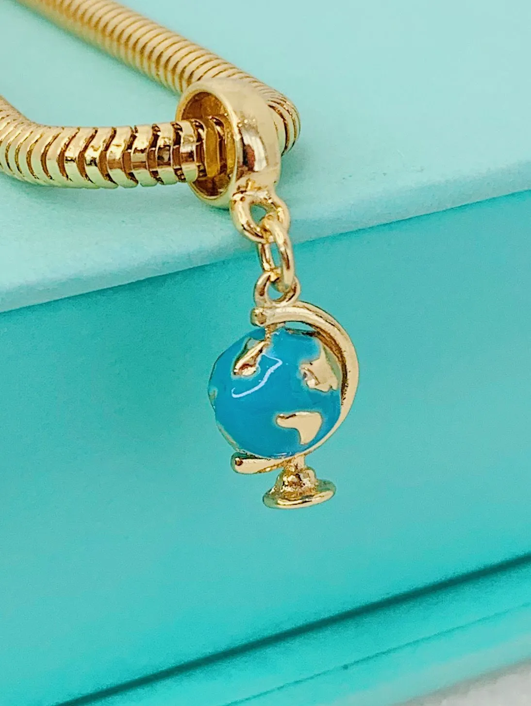 BERLOQUE GLOBO. BANHADO A OURO 18K.