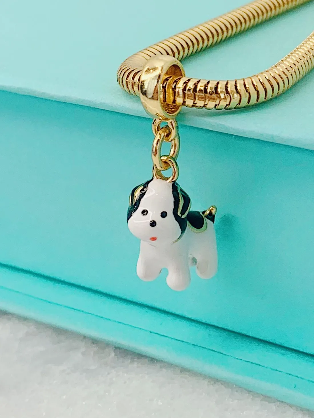 BERLOQUE LULY (CACHORRINHO). BANHADO A OURO 18K.