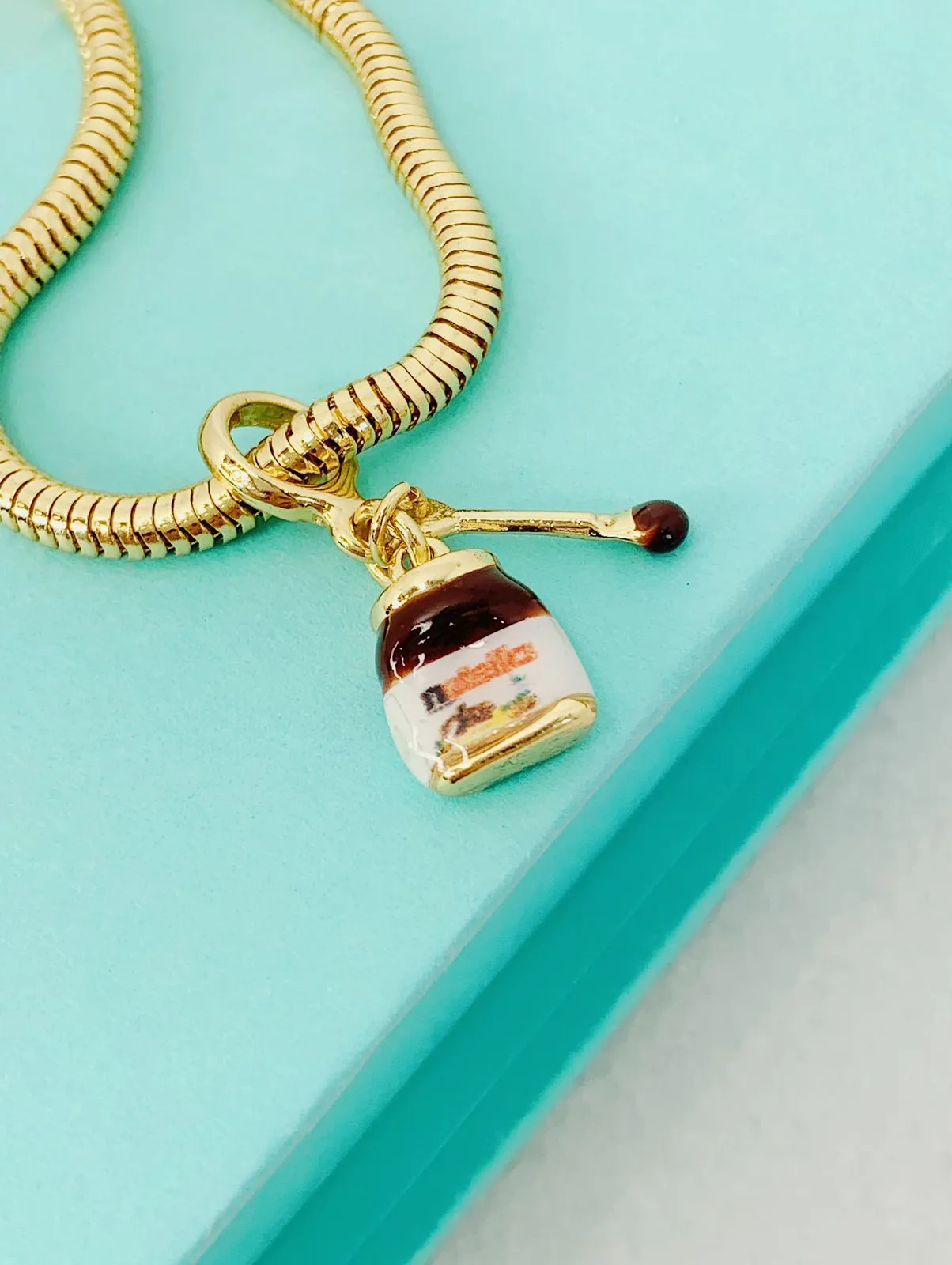 BERLOQUE NUTELLA. BANHADO A OURO 18K.