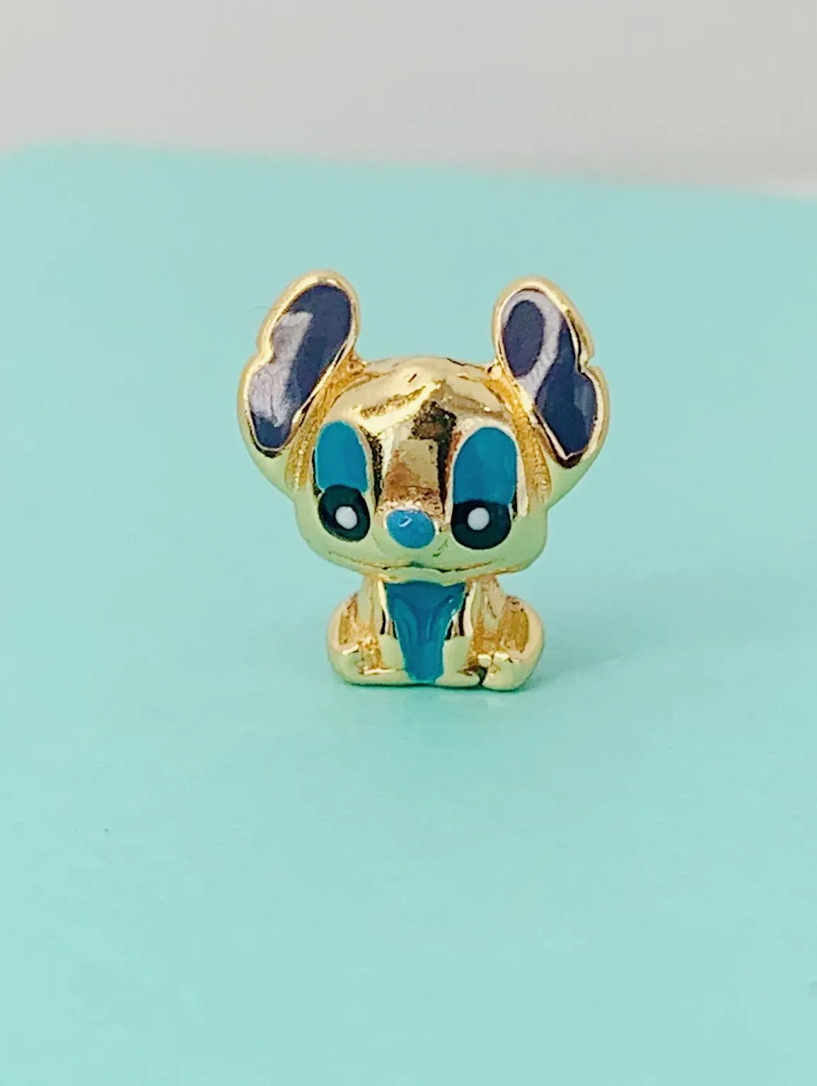 BERLOQUE STITCH. BANHADO A OURO 18K.