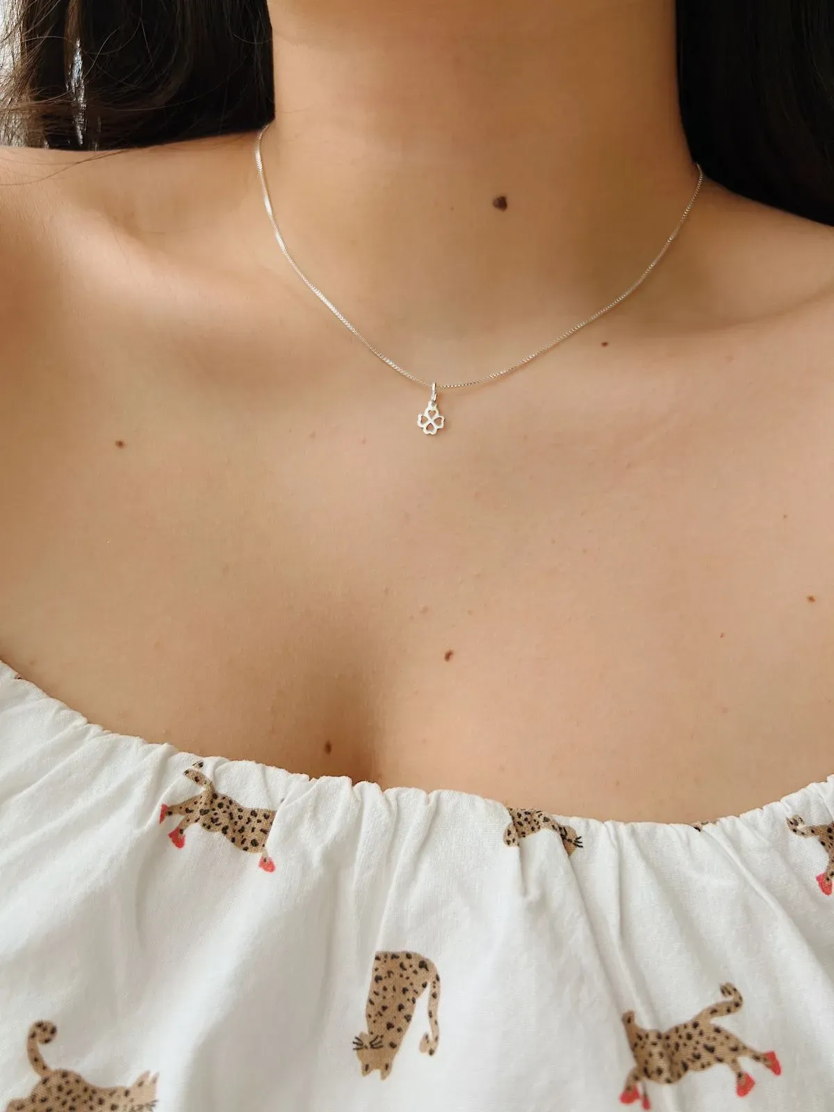 PINGENTE TREVO DE 4 FOLHAS VAZADO. EM PRATA 925.