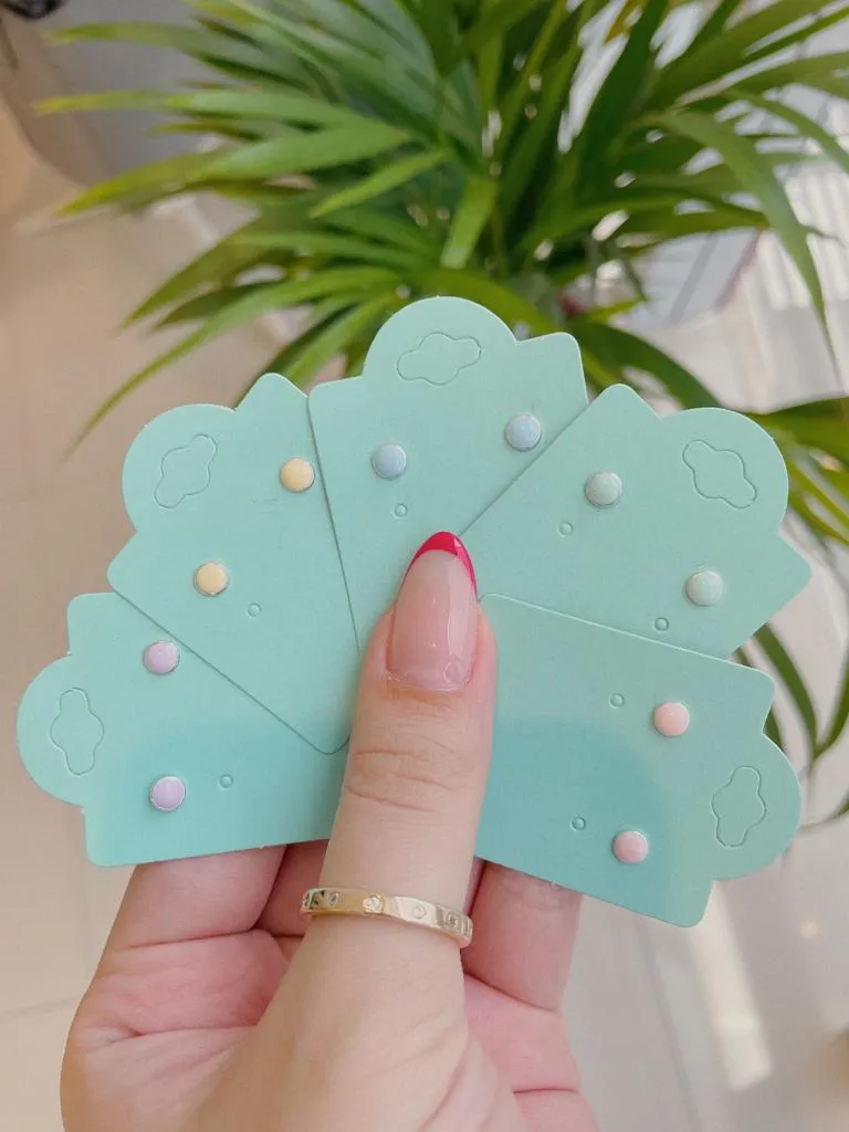 BRINCO RESINA LILÁS PASTEL. EM PRATA 925.