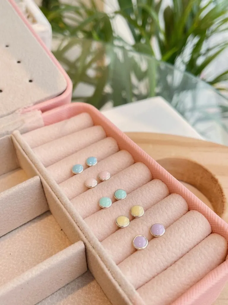 BRINCO RESINA ROSA PASTEL. EM PRATA 925.