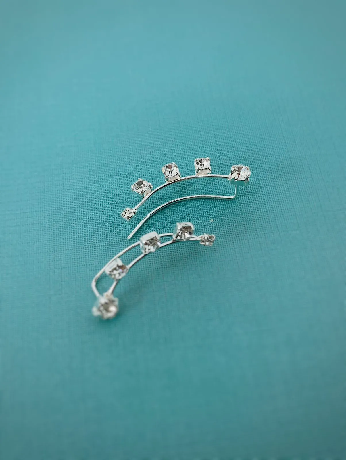 BRINCO EAR CUFF COM 5 PONTOS DE LUZ. EM PRATA 925.