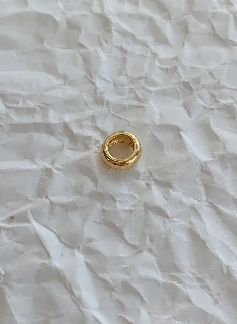 BERLOQUE SEPARADOR CÍRCULO LISO. BANHADO A OURO 18K.