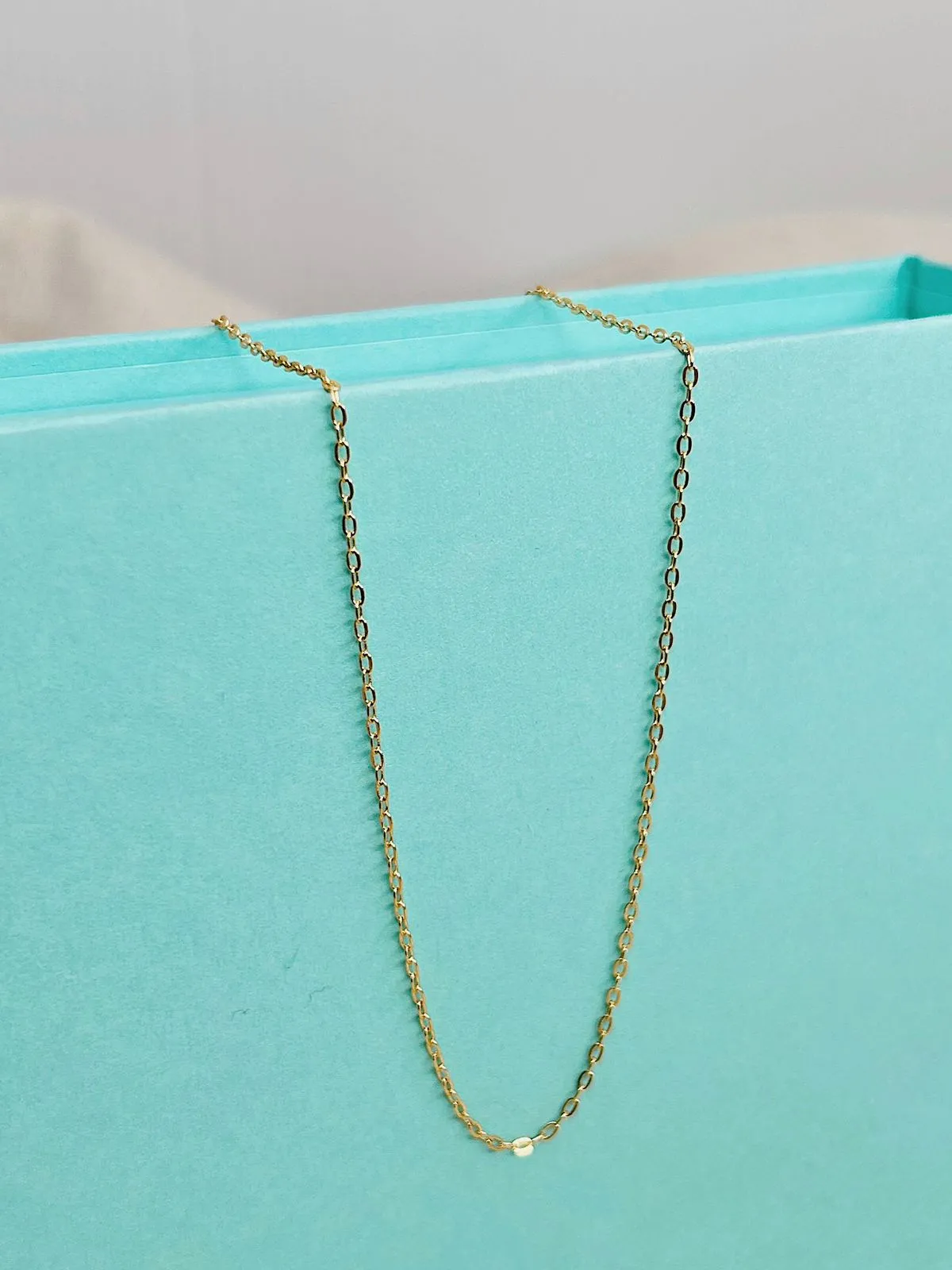 COLAR MINI ELOS PORTUGUÊS. 50CM DE COMPRIMENTO. BANHADO A OURO 18K.